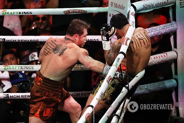 Unbeaten boxer loses super middleweight title after knockout. Video