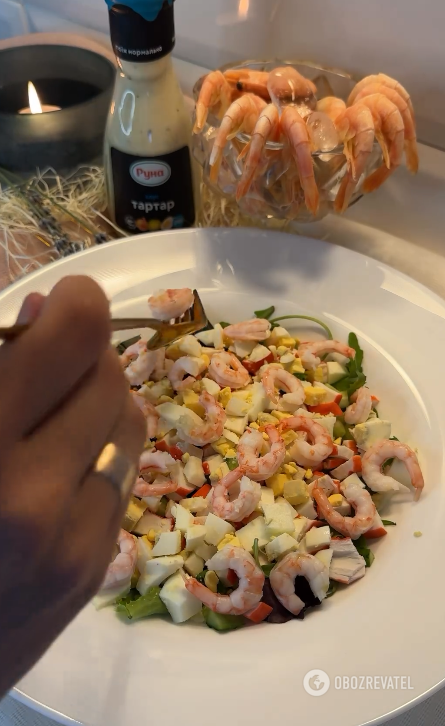 Delicious seafood salad with shrimp and crab sticks: what to dress with