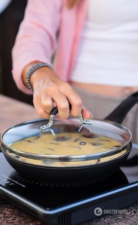 You don't even have to preheat the oven: how to make a quick tea pie in a pan