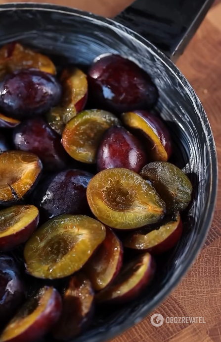 You don't even have to preheat the oven: how to make a quick tea pie in a pan