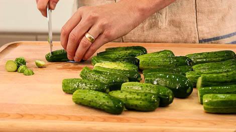 How to conserve crispy cucumbers for the winter: a delicious preservation option