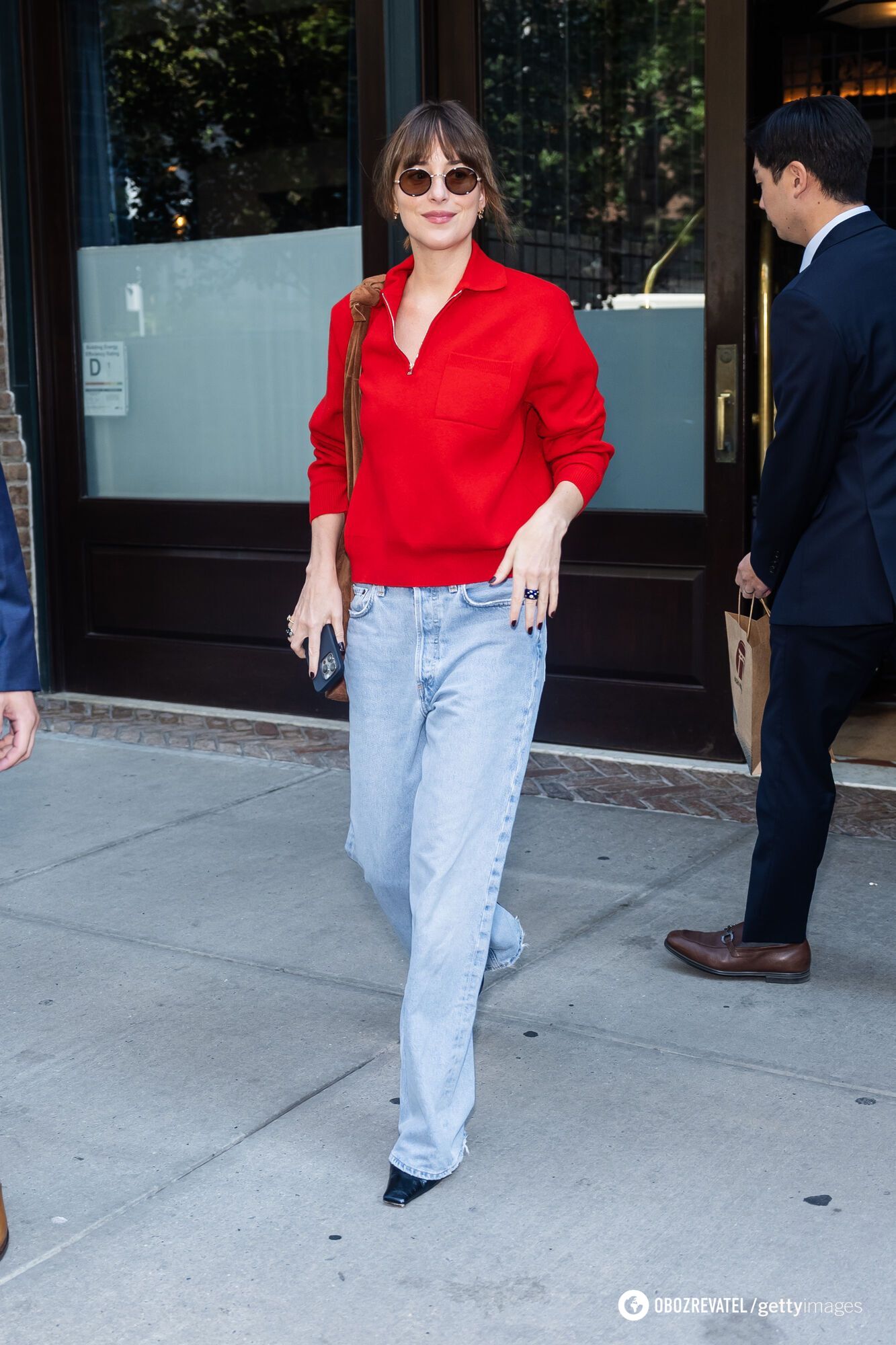 Dakota Johnson appeared in New York in a simple outfit that everyone will want to repeat in the fall