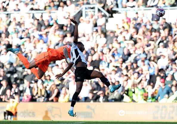 Miss of the century in England! The footballer ran out one-on-one with an empty goal and missed. Video.