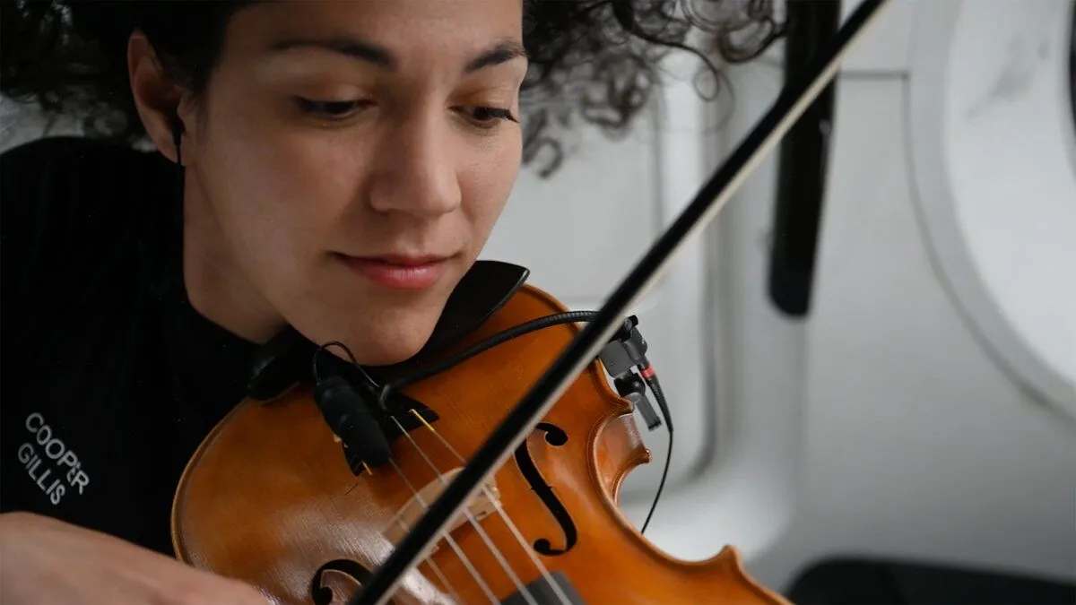 A space tourist played the Star Wars soundtrack in weightlessness: she was joined by an orchestra on Earth. Video