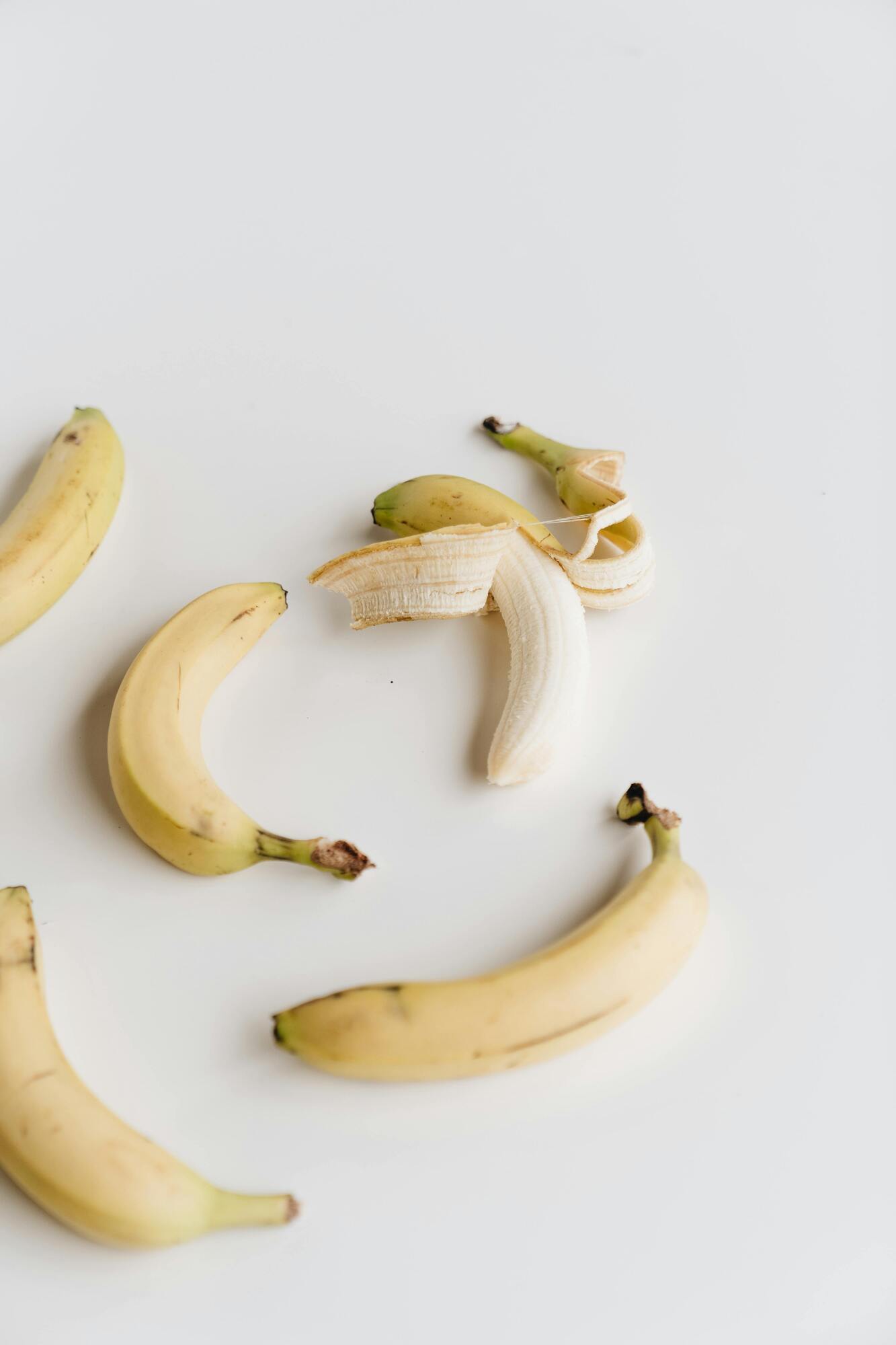 What the brown slice on the end of a banana is really about: you'll be surprised at the answer