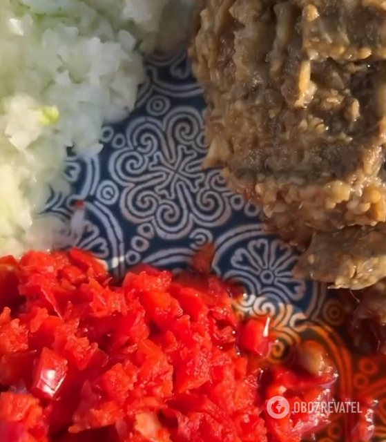 Eggplant caviar according to grandma's recipe: add bell peppers and tomatoes