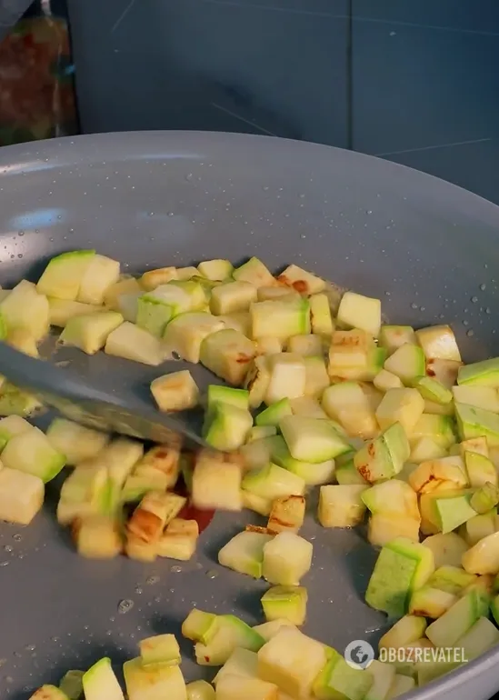 How to make a delicious meatless soup for lunch: seasonal vegetables are needed