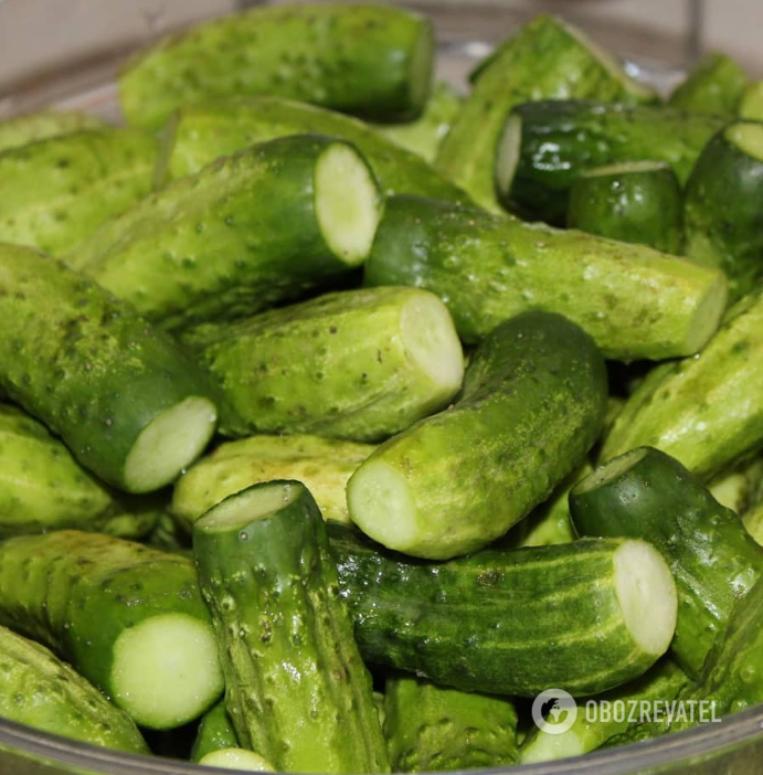 How to conserve crispy cucumbers for the winter: a delicious preservation option