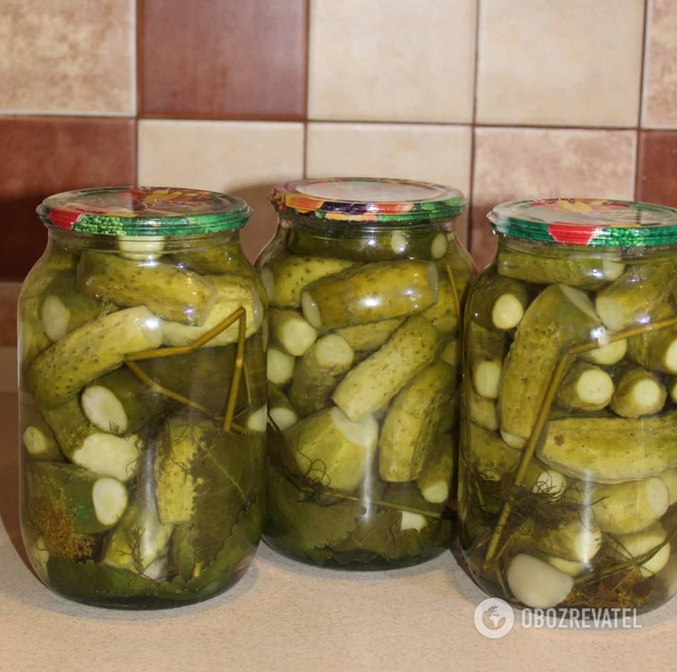 How to conserve crispy cucumbers for the winter: a delicious preservation option