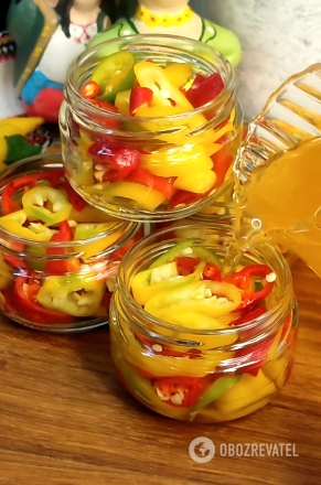 Pickled hot peppers in honey: a recipe without cooking and sterilization