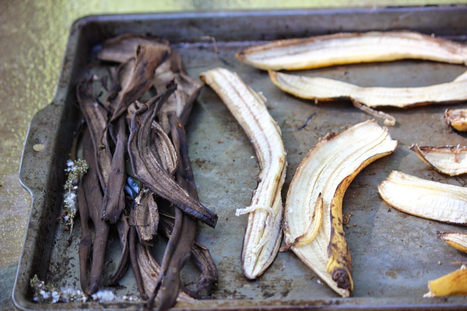 Candied bananas don't look very appetizing, but they taste like dates.