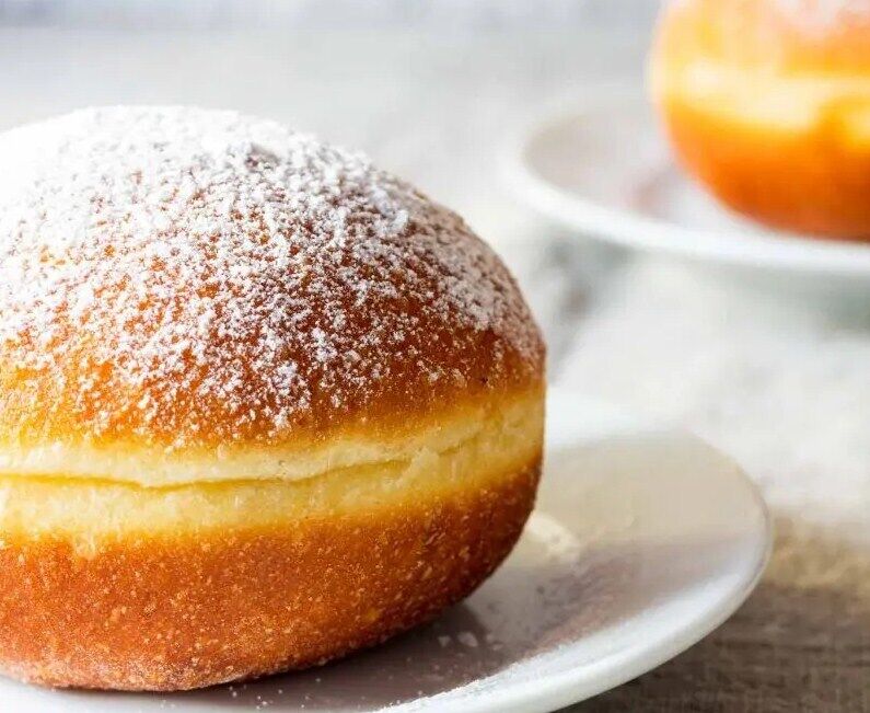 Fried pampushkas with filling