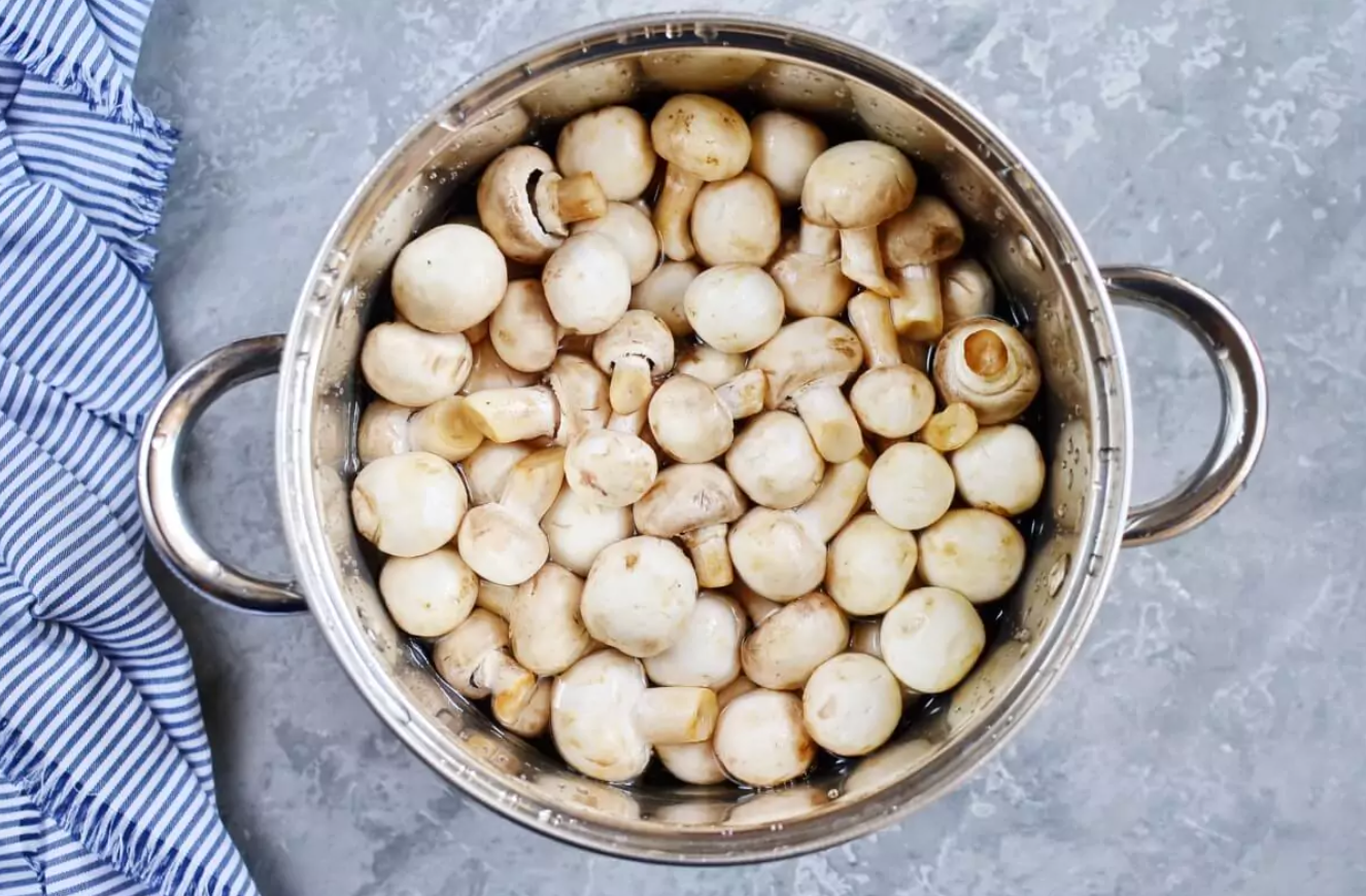 How to deliciously pickle champignons for the winter: a variant of a wonderful spicy appetizer for the festive table