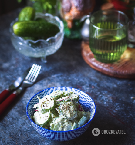 Budget but very tasty cucumber salad: one ingredient will add piquancy to it