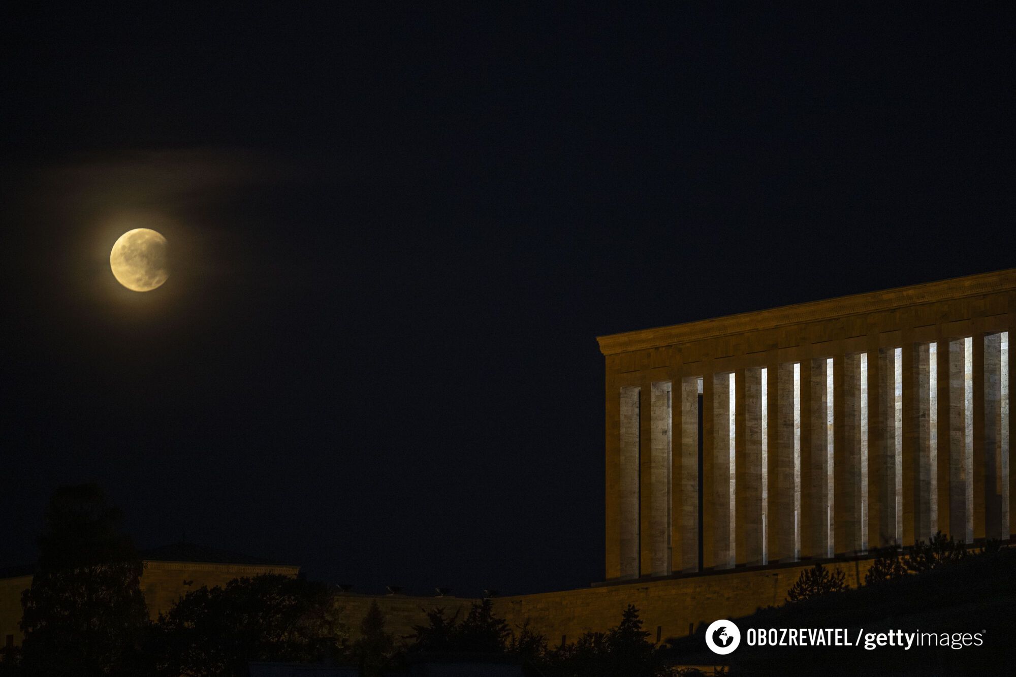 Harvest Supermoon covered by the Earth's shadow: a unique eclipse captured on camera. Photo