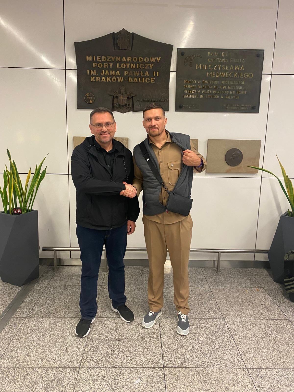 ''Unfit condition'' and ''steroids'': why Usyk was arrested at the Krakow airport while his friend was being tested. All the details of the scandal