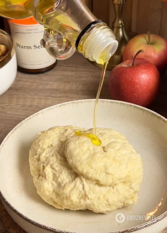 Juicy fall strudel with apples: a must make this season