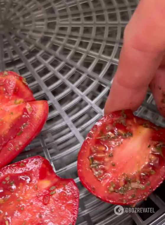 How to dry tomatoes at home: an independent appetizer or an addition to any dish