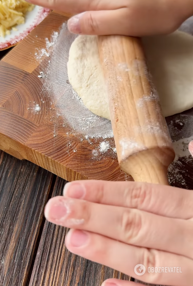 Cooking khachapuri