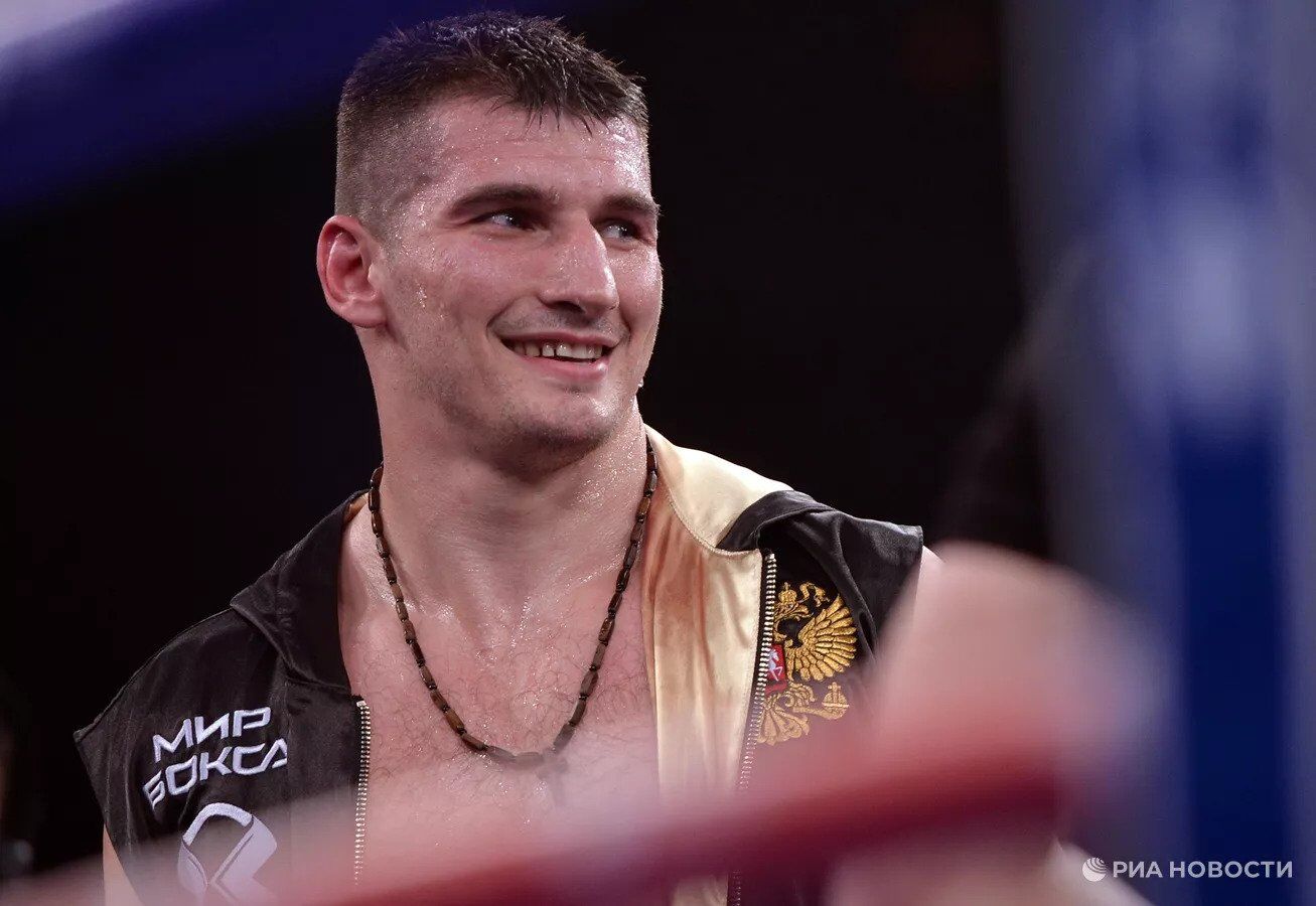 Russian champion boxer goes to the front to kill Ukrainians