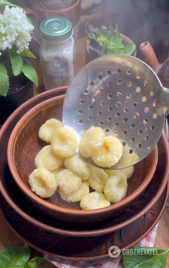 Potato and cheese halušky: how to prepare the dough so that it does not stick together