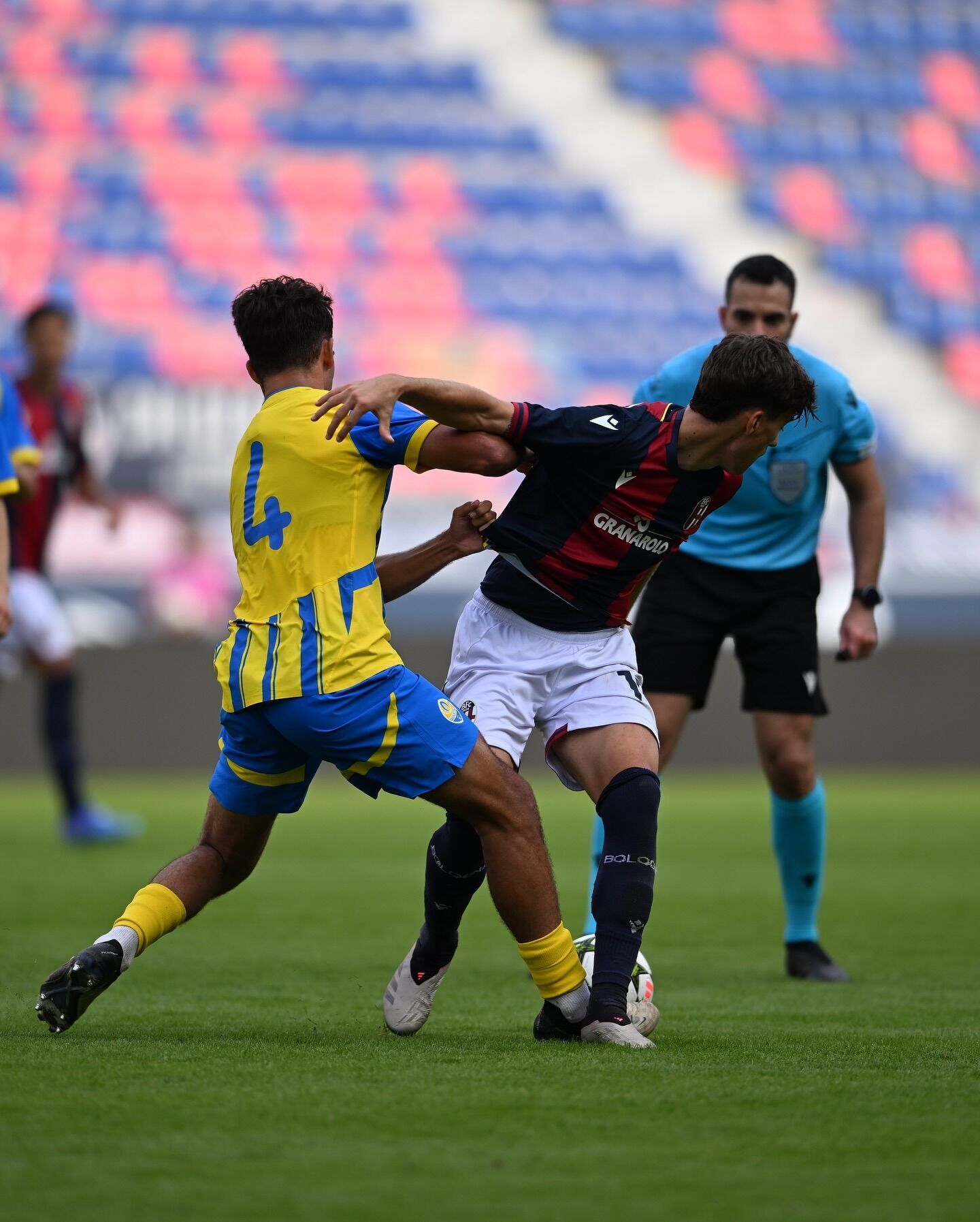 Shakhtar snatched a victory from Bologna, scoring a goal in the last seconds of an interrupted match in the UEFA U-19 League