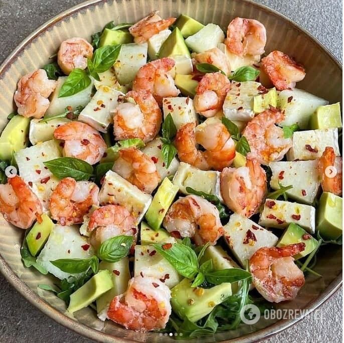 Salad with shrimp