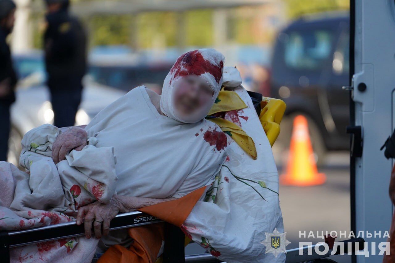 Russians attacked a nursing home in Sumy where elderly people lived: there is a dead and injured. Photos and video