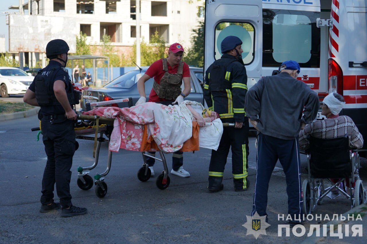 Russians attacked a nursing home in Sumy where elderly people lived: there is a dead and injured. Photos and video