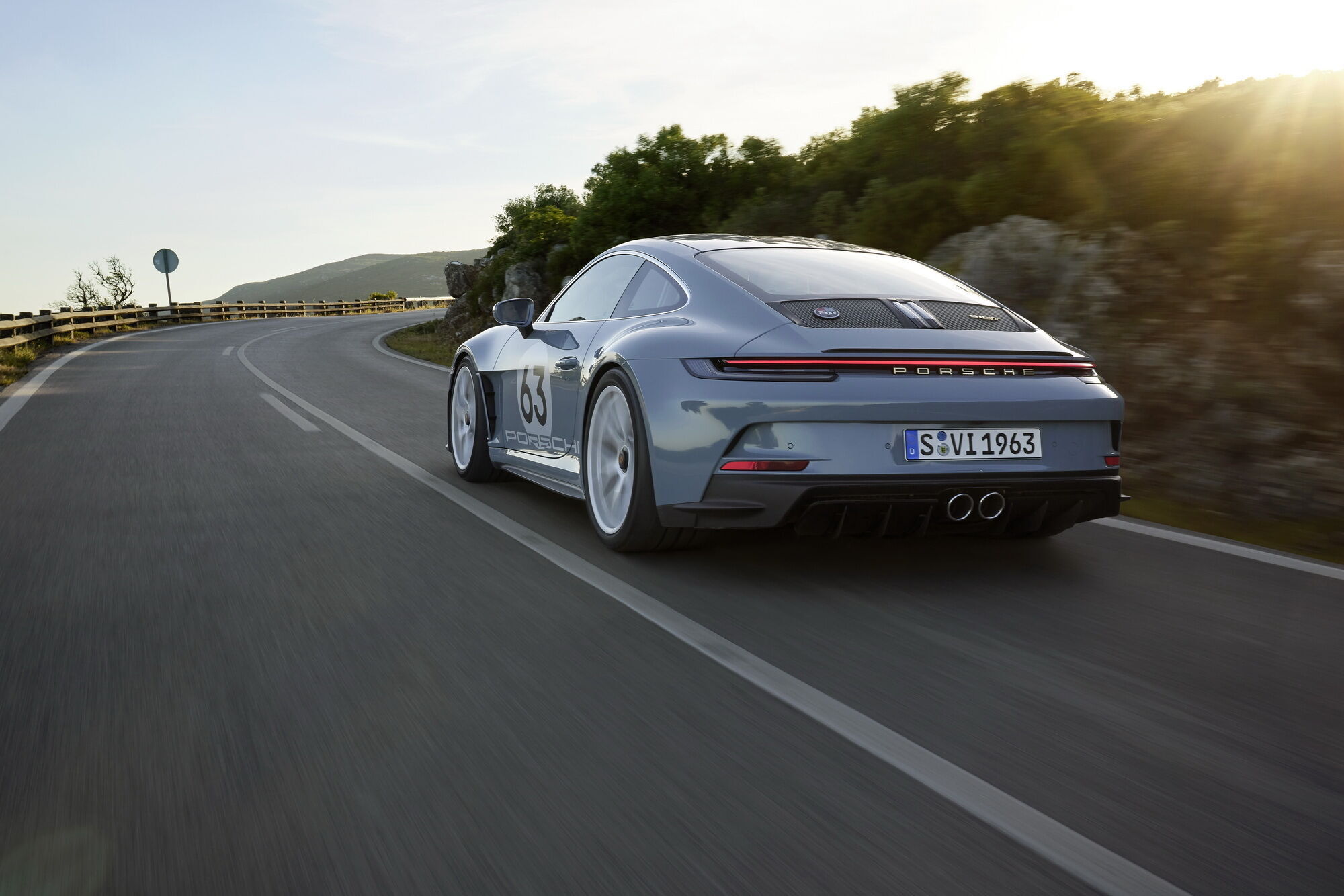 Porsche unveils 911 S/T Anniversary Edition