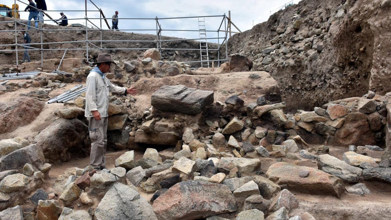 ''Whoever violates this will die''. A unique royal seal from the time of the Hittite Empire has been found