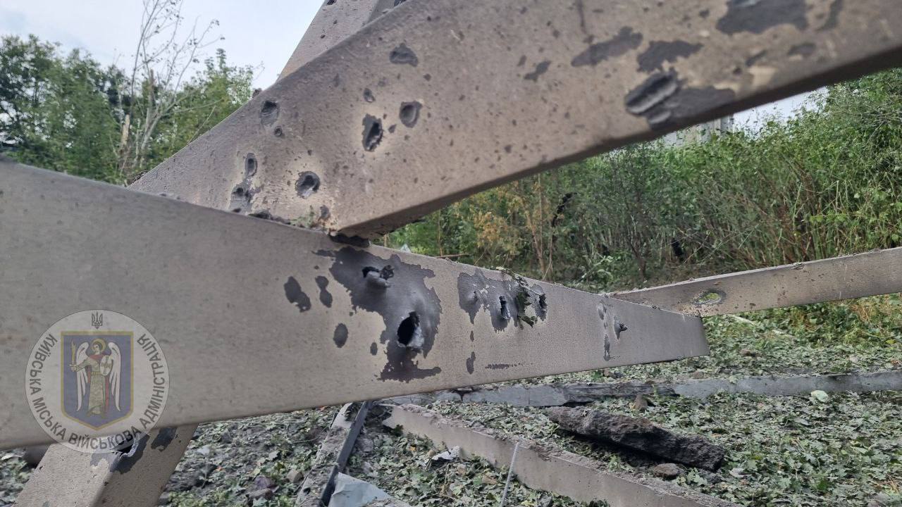 Russians attacked Kyiv with twenty missiles and a drone: falling debris caused fires. Photo