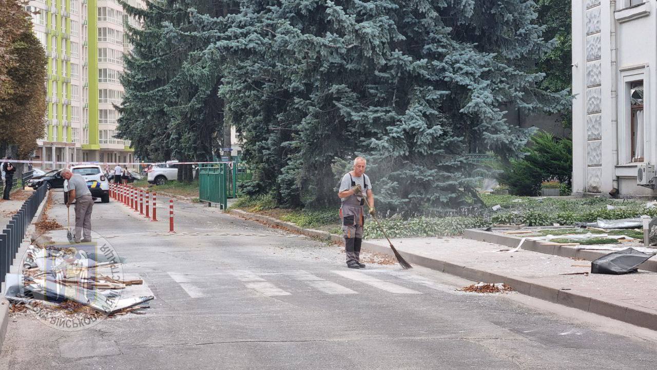 Rosjanie zaatakowali Kijów dwudziestoma rakietami i dronem: spadające odłamki spowodowały pożary. Zdjęcie