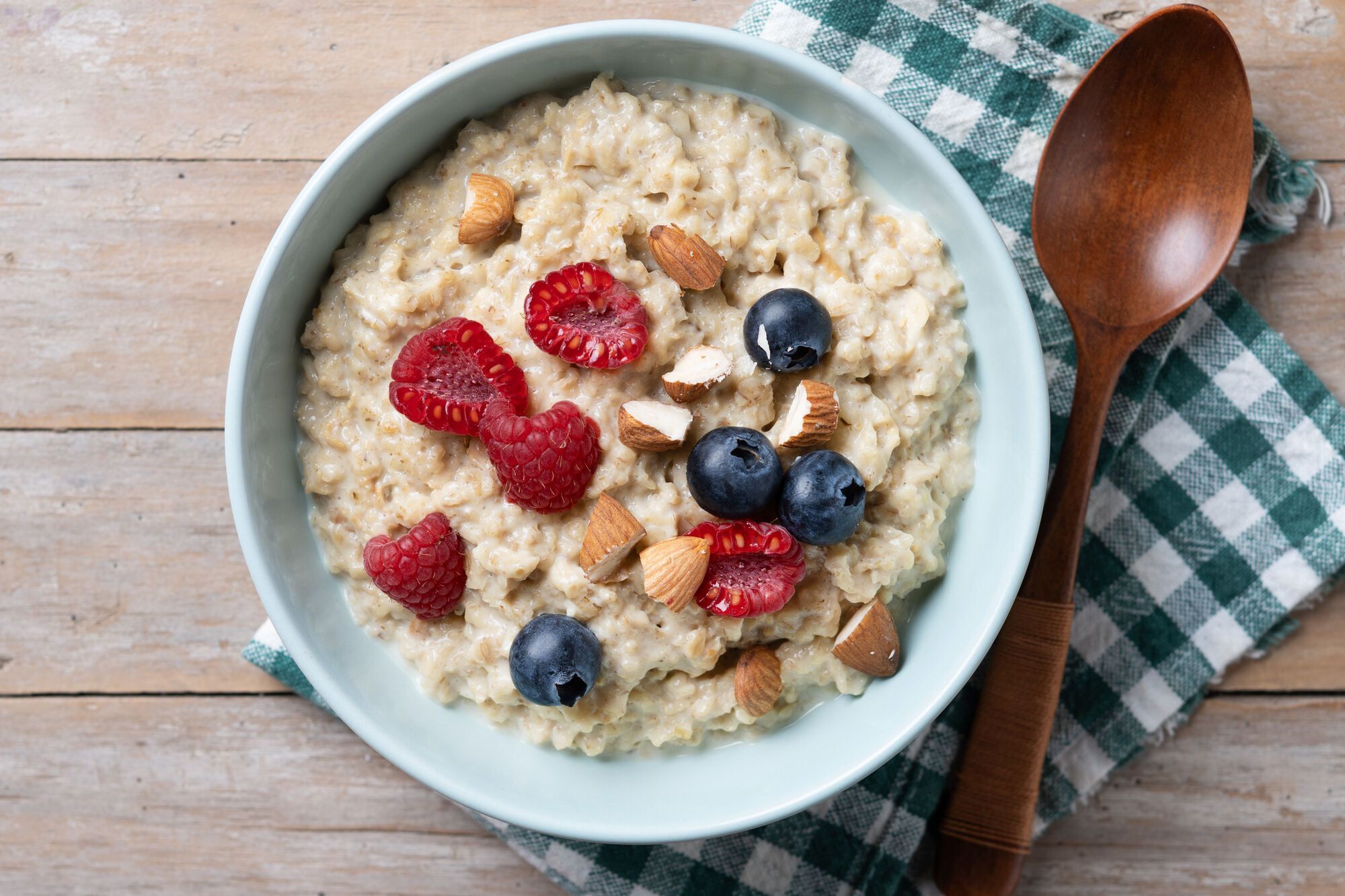 Porridge with berries