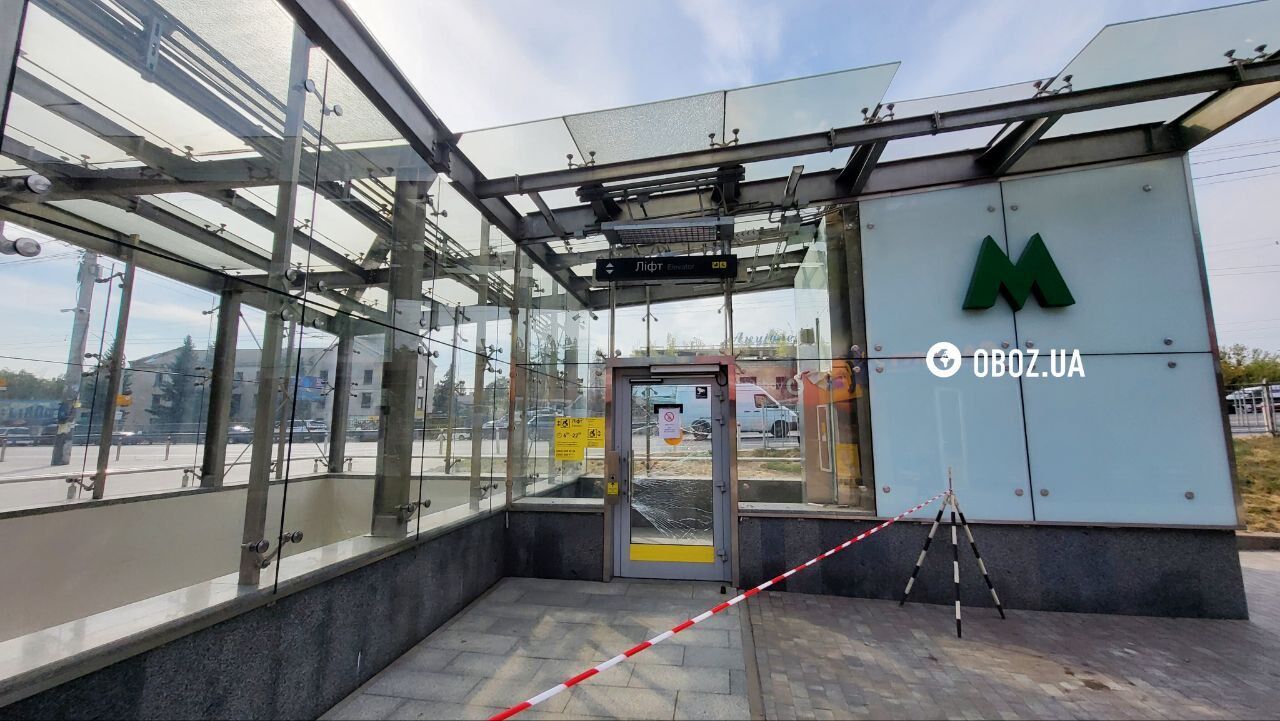 Smashed windows in kiosks and damaged entrance to the subway: the consequences of the Russian attack on Sviatoshyno in Kyiv. Photos and video