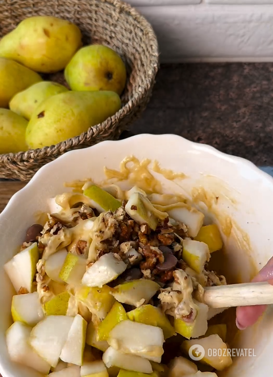 What a delicious pie to make with pears: an option for basic seasonal baking