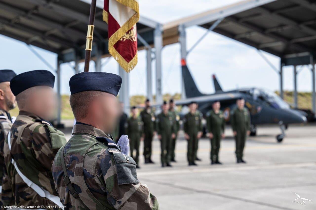 Pierwsi ukraińscy piloci ukończyli szkolenie na samolotach Alphajet we Francji. Zdjęcie