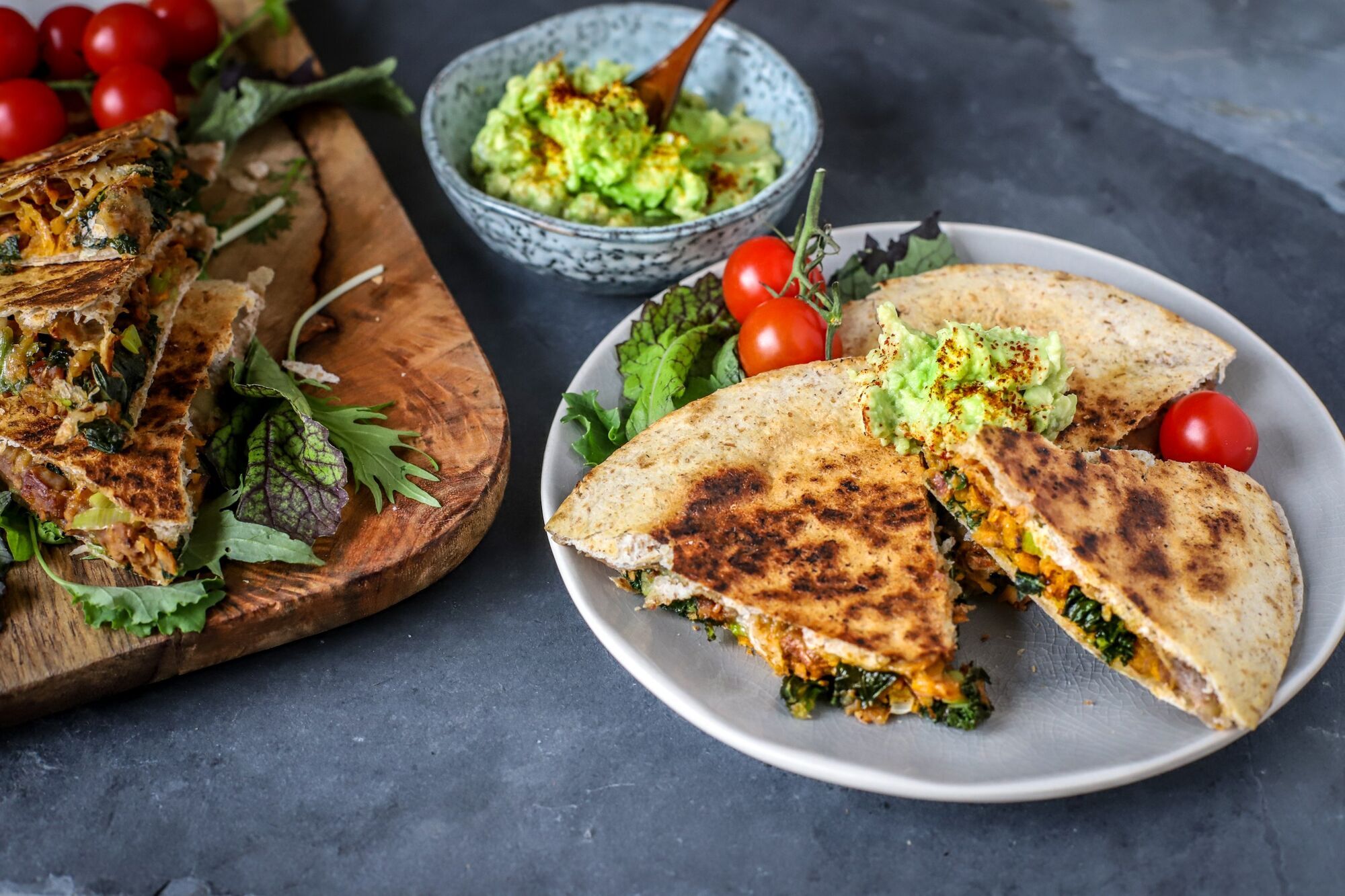 Breakfast in 10 minutes: quesadilla with egg, spinach and beans