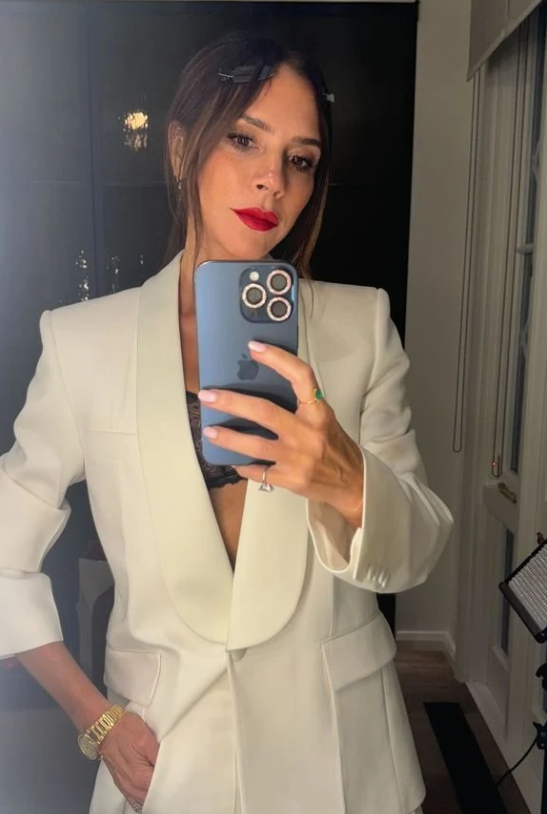 Victoria Beckham showed an on-trend look with a suit: how to replicate it