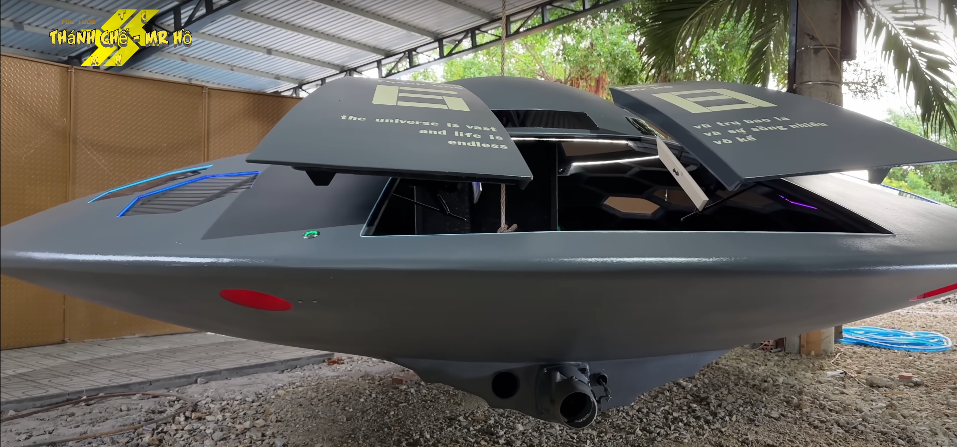 The inventor created a futuristic flying saucer boat: it accelerates to 50 km/h and almost takes off. Video