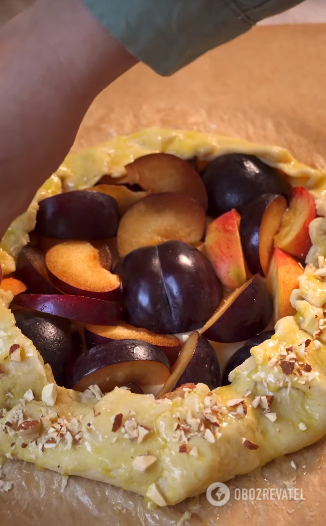 Galette with plums and peaches: making a simple French dessert