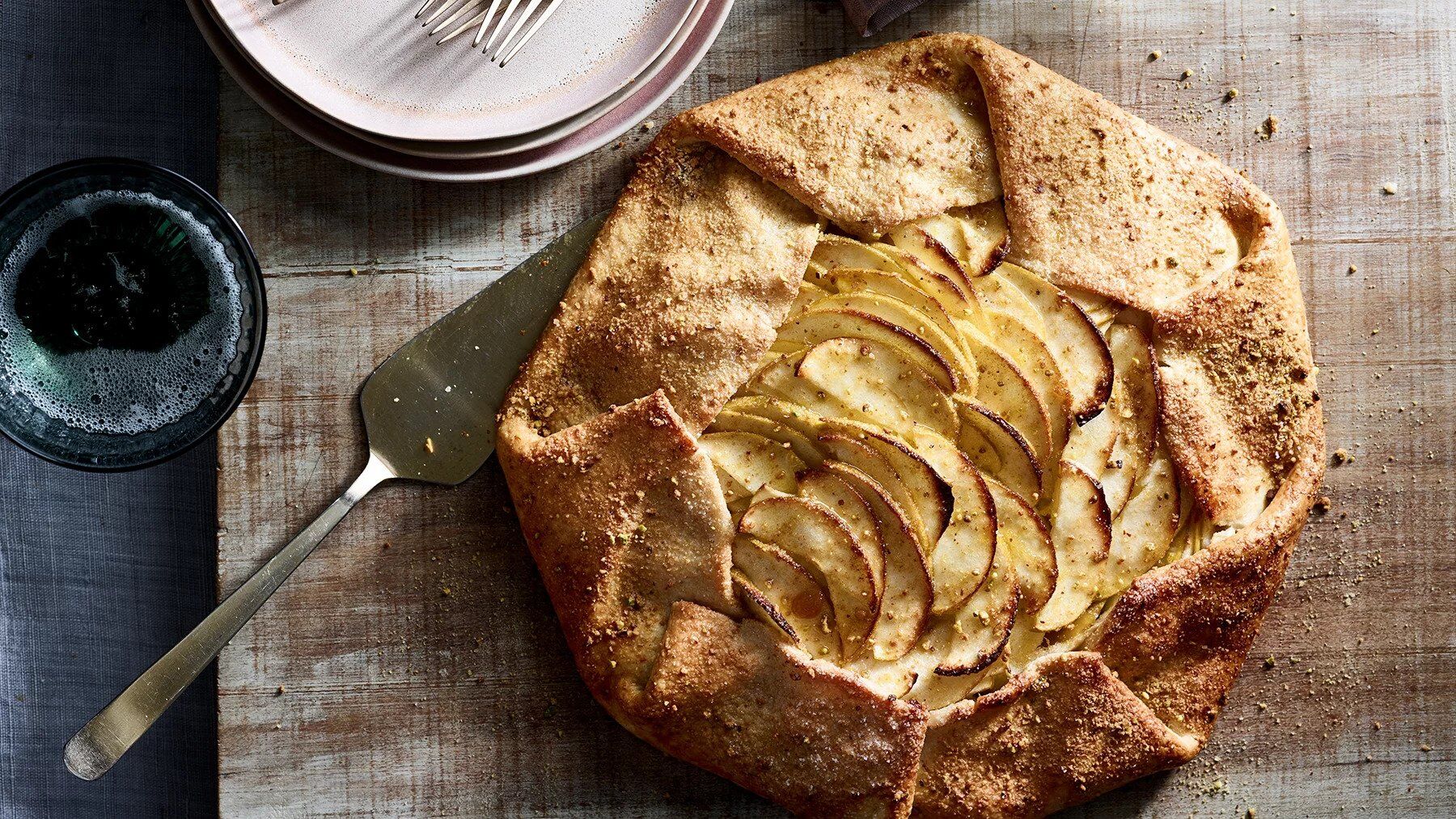 biscuit with apples