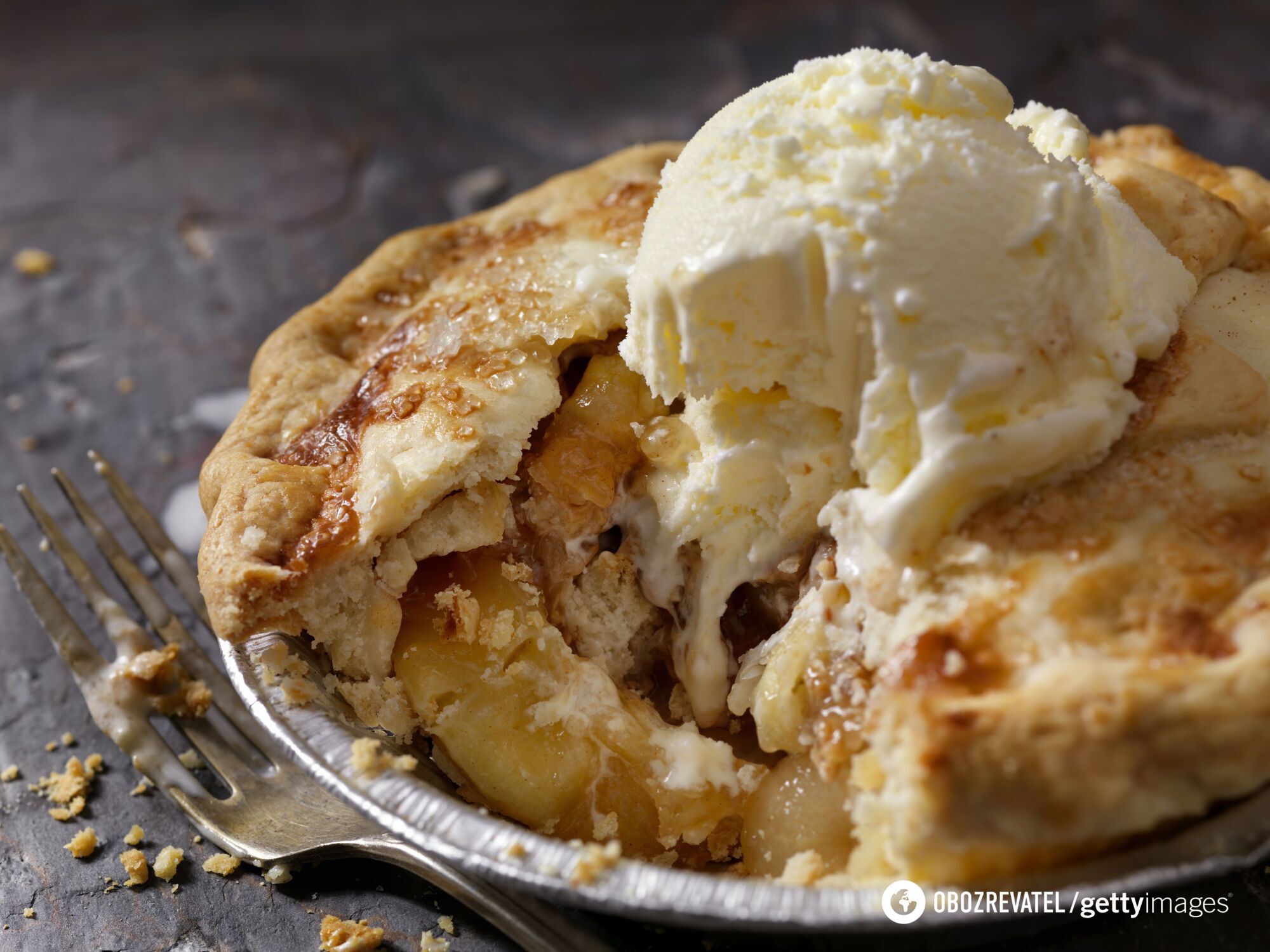 An apple pie with ice cream.