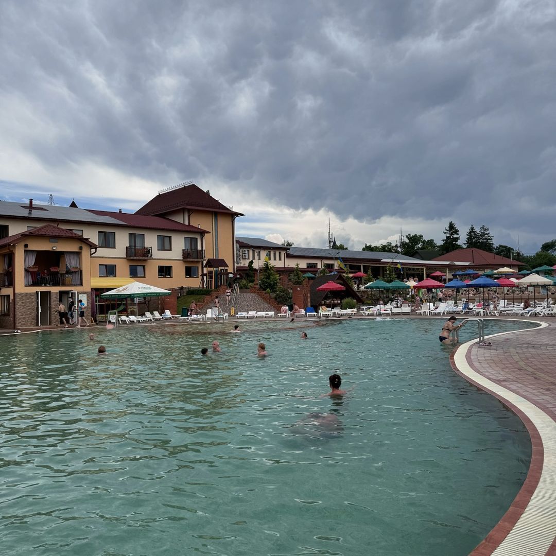 Thermal springs of Ukraine: where to relax and boost your health this fall