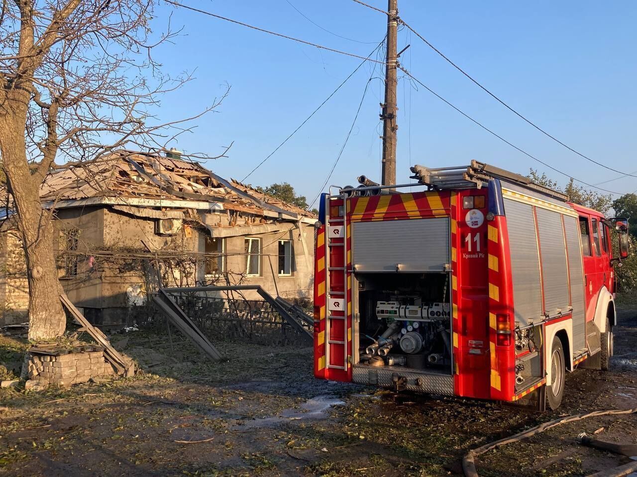 Russia hits residential sector in Kryvyi Rih: there are children among the dead and injured. Photo and video