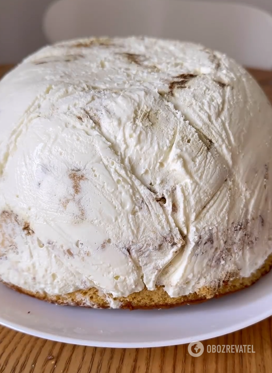 Delicious nut cake for tea: an easy recipe