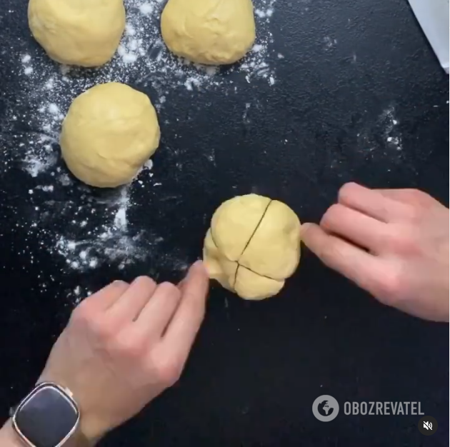 Pumpkin-shaped buns for Halloween: an interesting shape