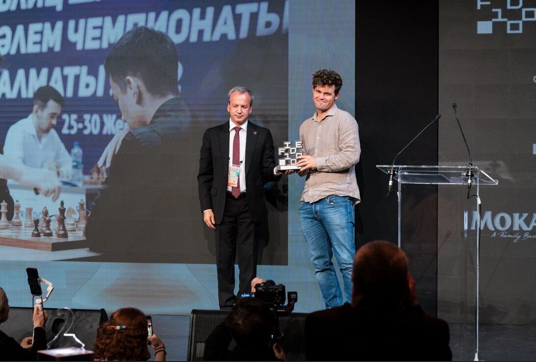 The best chess player in the world spoke out against Russia, saying it to the face of the Russian president of FIDE. Video