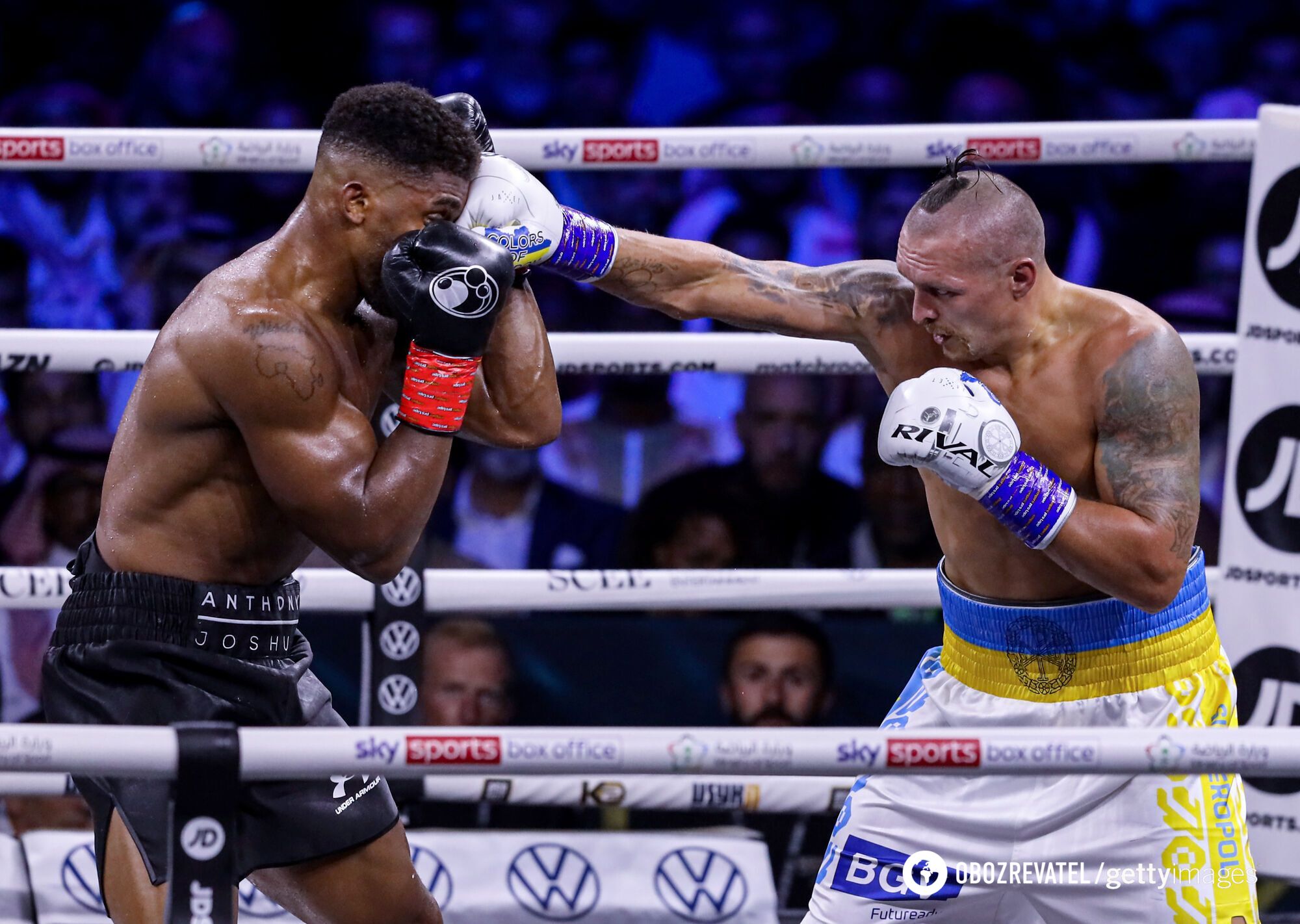 Usyk receives standing ovation from 96 thousand fans at Wembley. Video