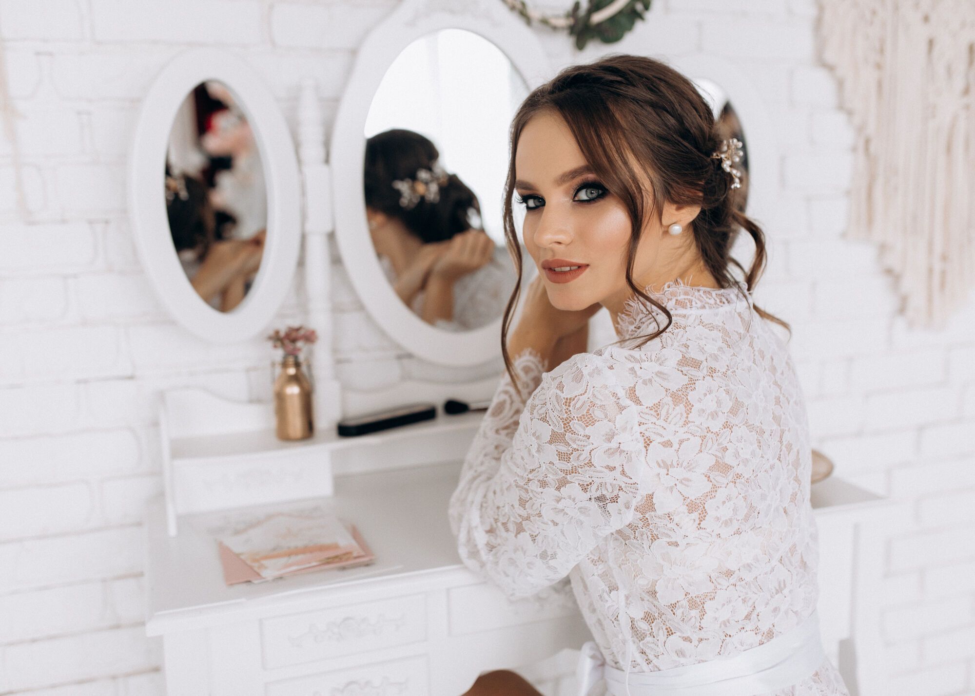 Will look professional: how to do your own wedding makeup